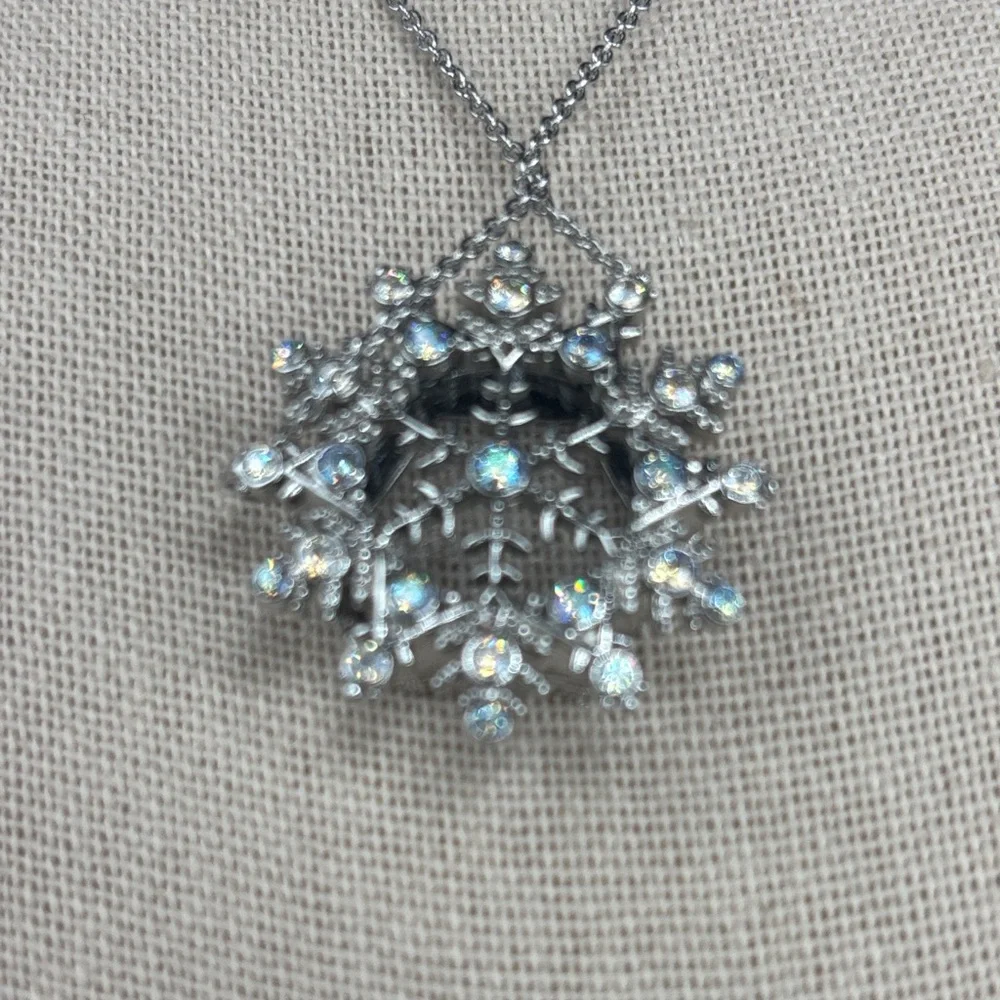 Origami Owl Silver-Tone Snowflake locked Necklace with Clear Crystals - Picture 2 of 6